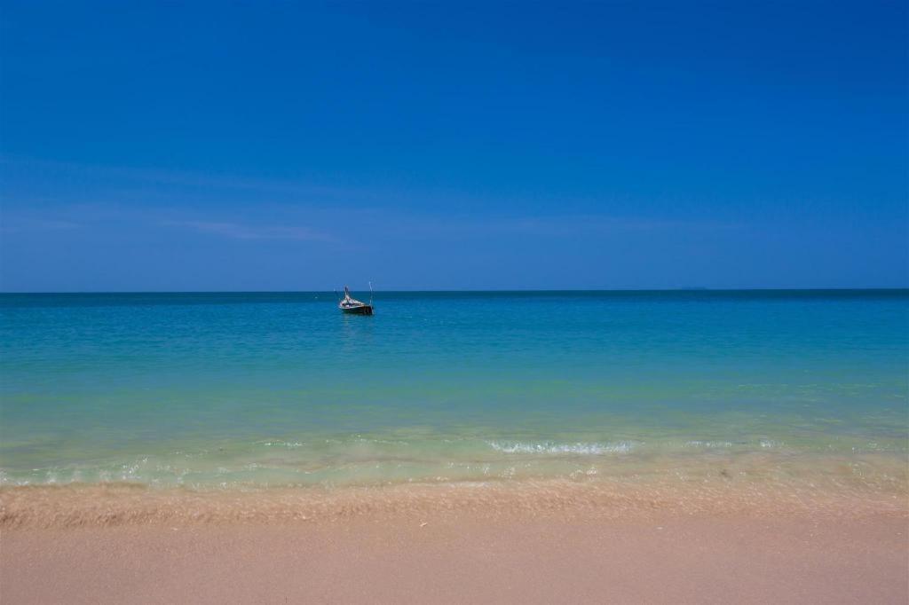 Hugs Guesthouse Koh Lanta Exterior photo