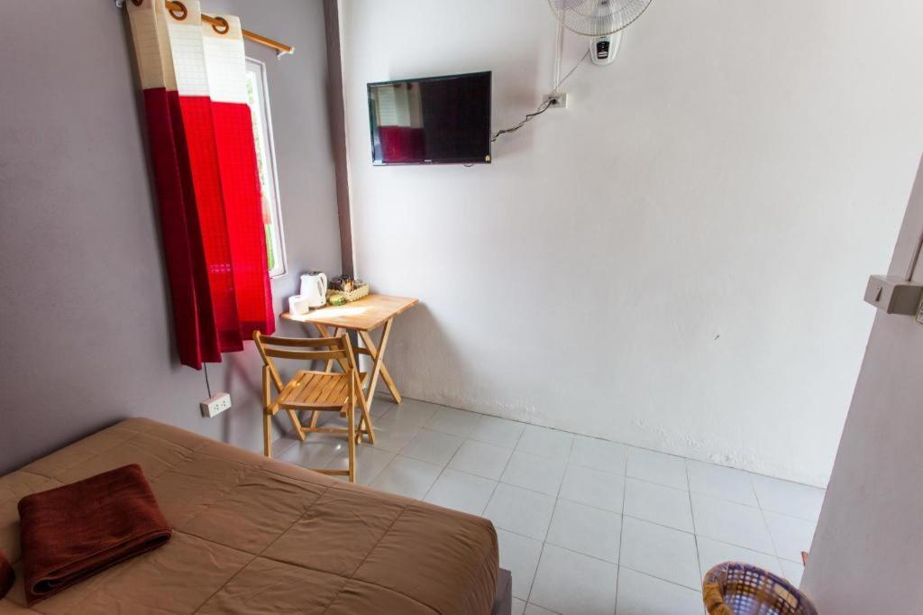 Hugs Guesthouse Koh Lanta Exterior photo