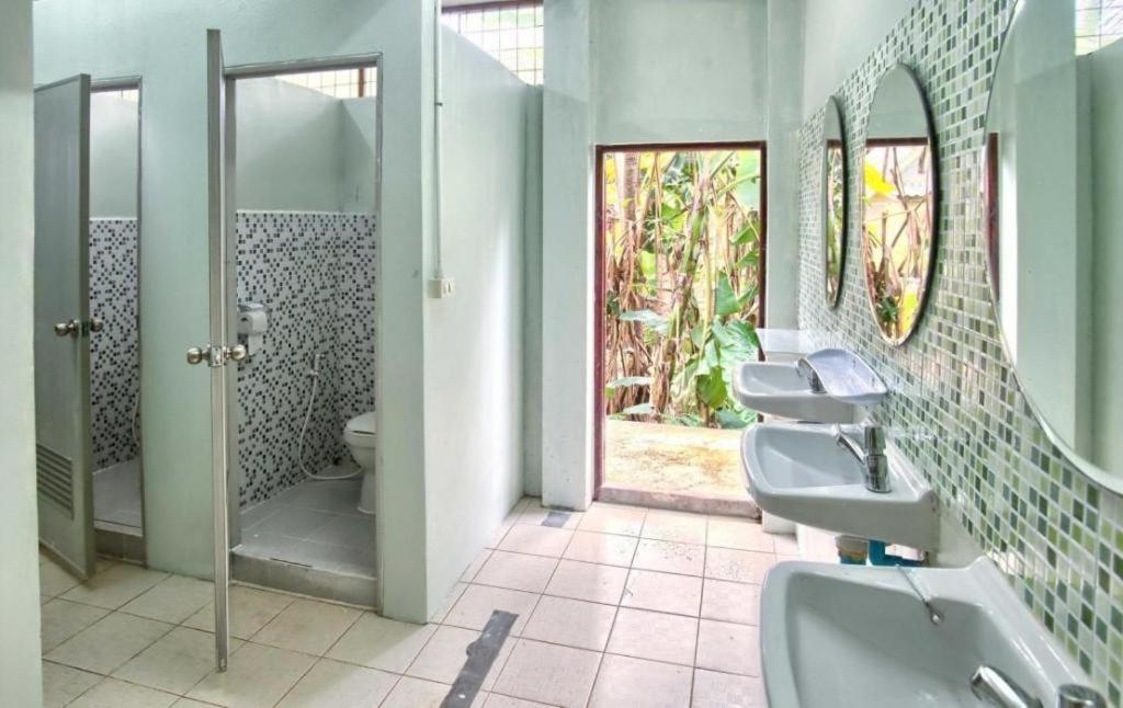 Hugs Guesthouse Koh Lanta Exterior photo