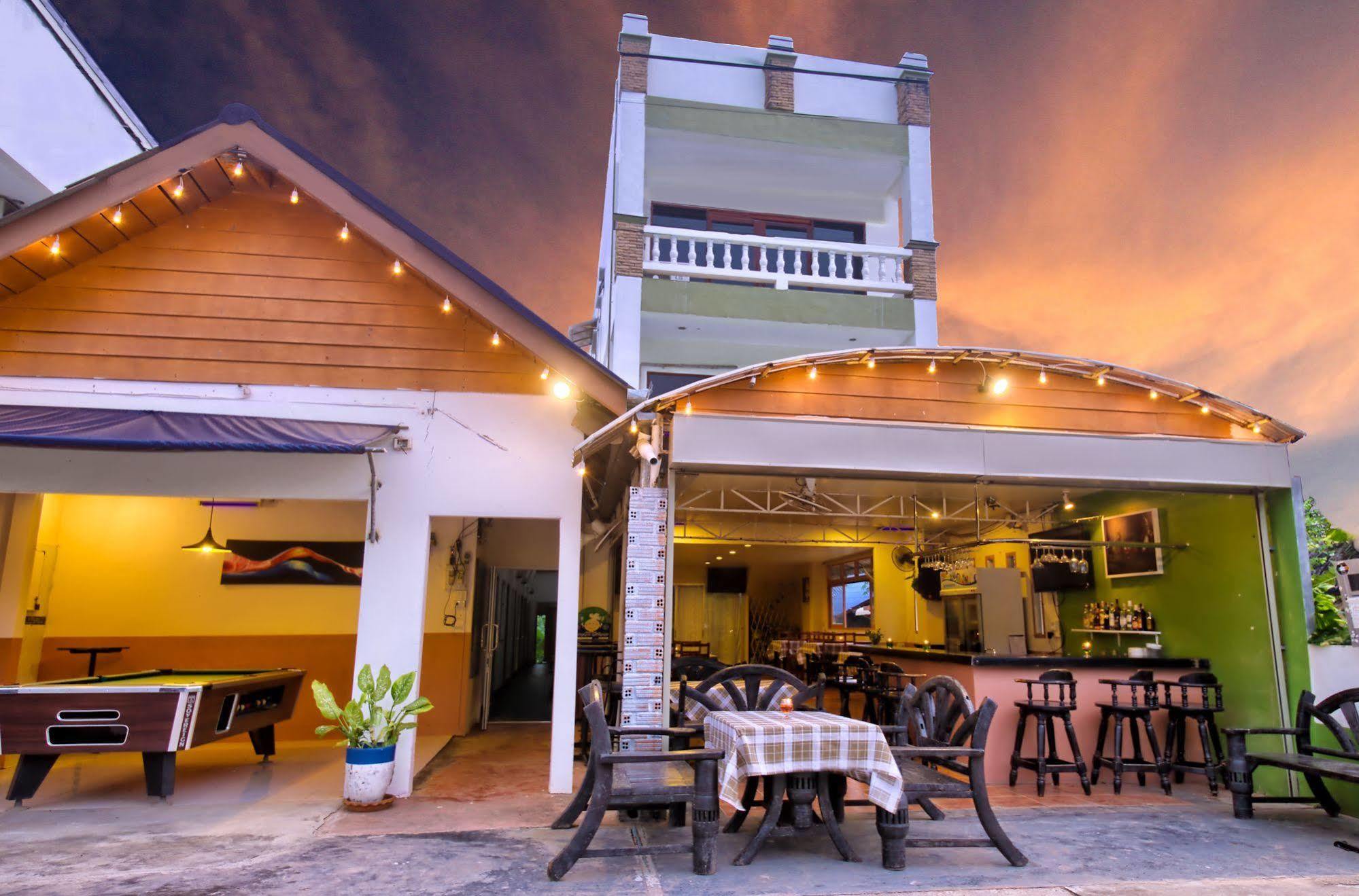 Hugs Guesthouse Koh Lanta Exterior photo