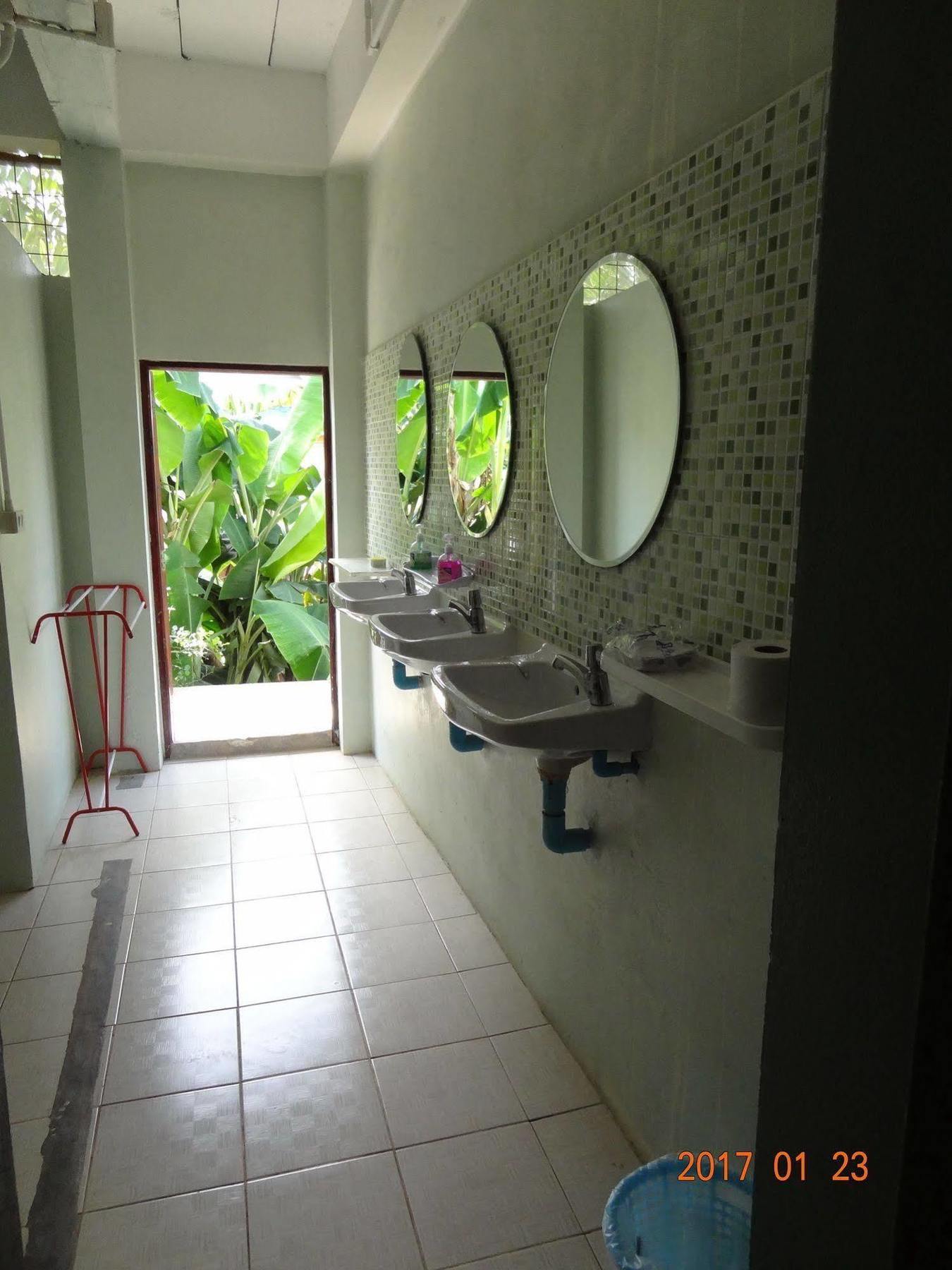 Hugs Guesthouse Koh Lanta Exterior photo