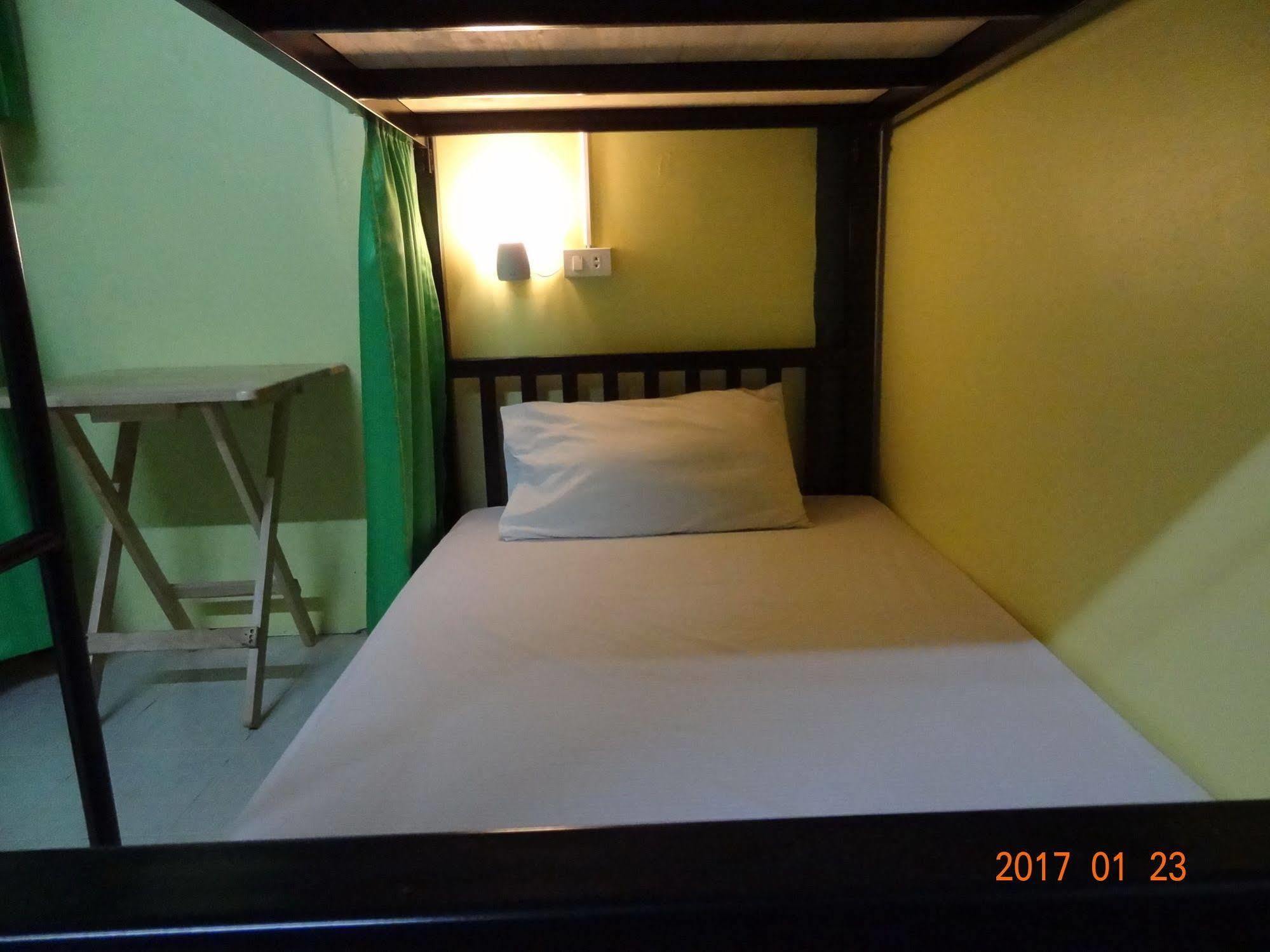 Hugs Guesthouse Koh Lanta Exterior photo