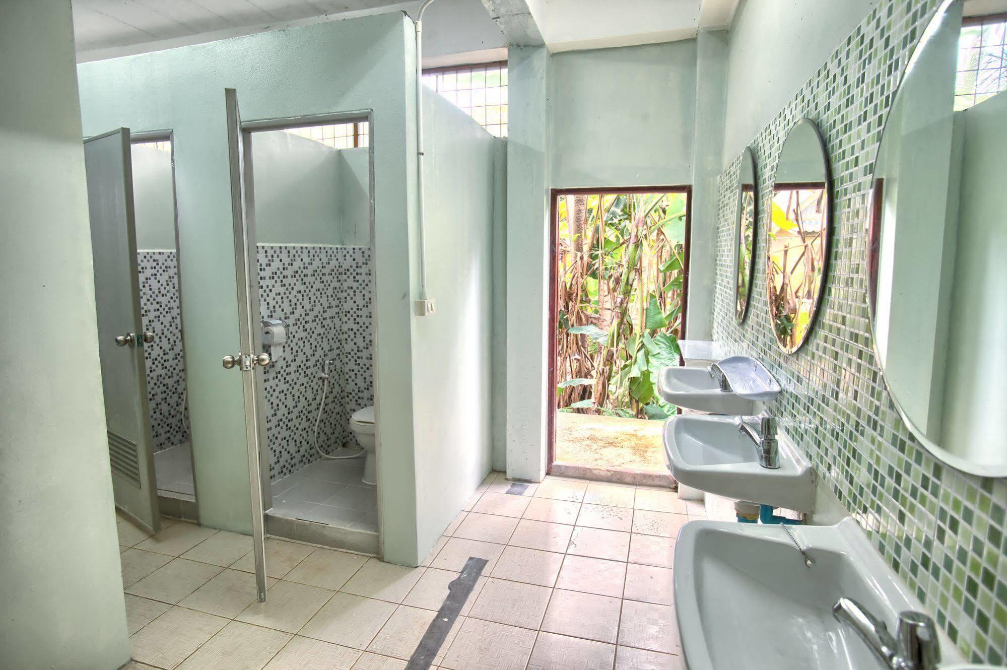 Hugs Guesthouse Koh Lanta Exterior photo