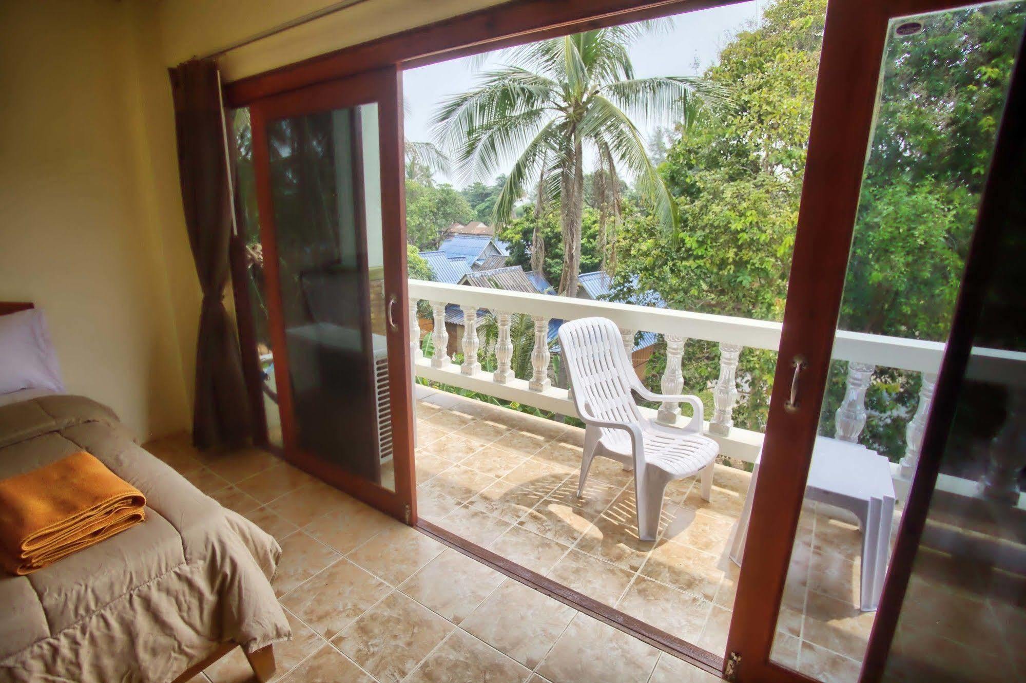 Hugs Guesthouse Koh Lanta Exterior photo