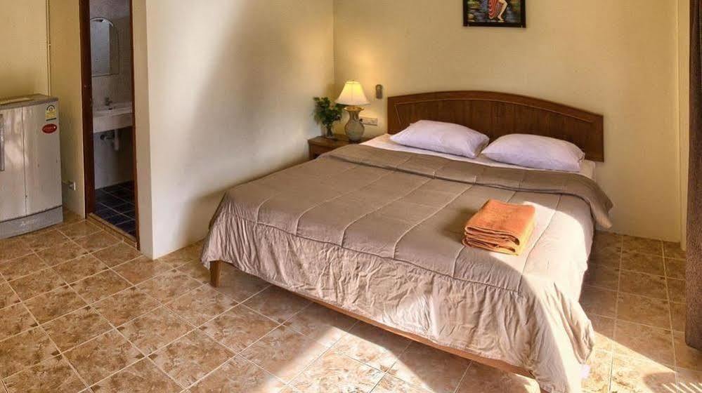 Hugs Guesthouse Koh Lanta Exterior photo